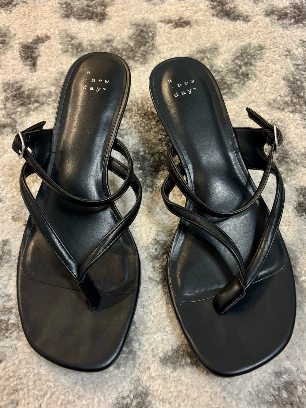 • black strap heels •
